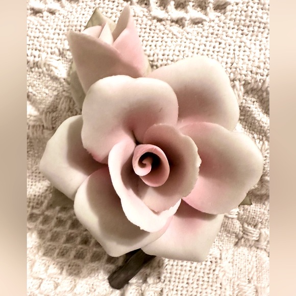 Vtg Napoleon Capodimonte Hand-Painted Porcelain Ivory Rose Sculpture - 1980's - Picture 2 of 10